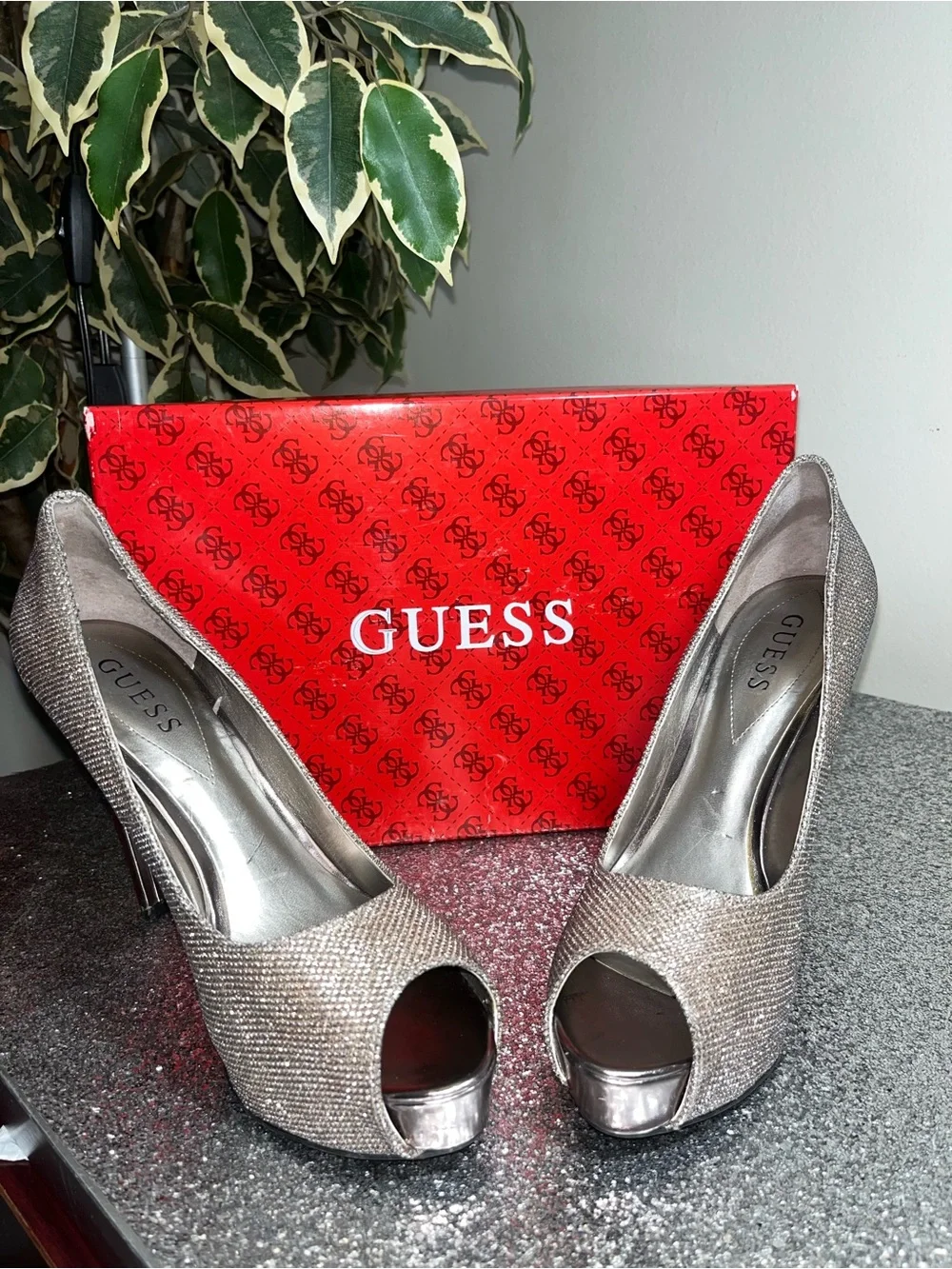 N/A women guess
